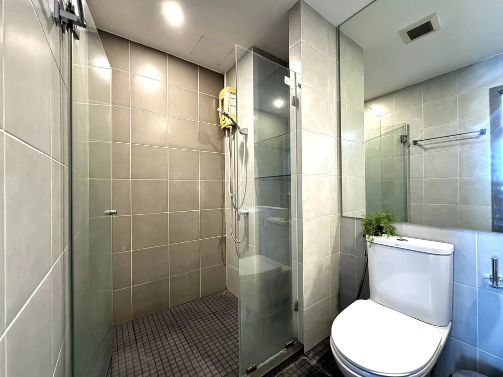 ให้เช่า IDEO O2 ห้องอยู่ชั้นสูงมากๆ วิวห้องหันไปทางวิวโค้งแม่น้ำเจ้าพระยา  มีเฟอร์นิเจอร์และเครื่องใช้ไฟฟ้าครบ จองเลย