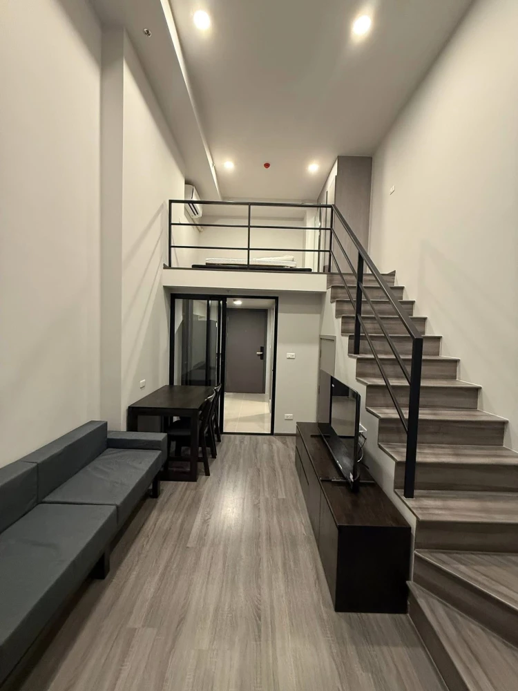 ให้เช่า IDEO Ramkhamhaeng - Lam sali station ห้องอยู่ชั้น 29 ได้วิวเมืองจากมุมสูง เพดานสูงโปร่งโล่งสบาย แบบนี้ต้องจอง