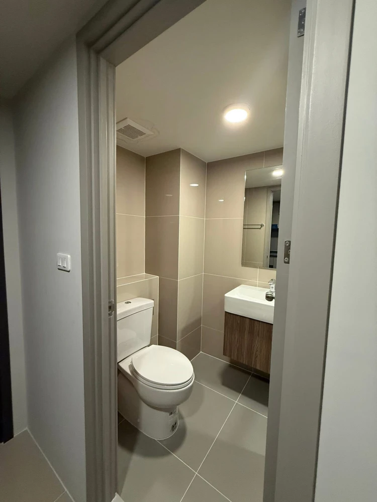 ให้เช่า IDEO Ramkhamhaeng - Lam sali station ห้องอยู่ชั้น 29 ได้วิวเมืองจากมุมสูง เพดานสูงโปร่งโล่งสบาย แบบนี้ต้องจอง