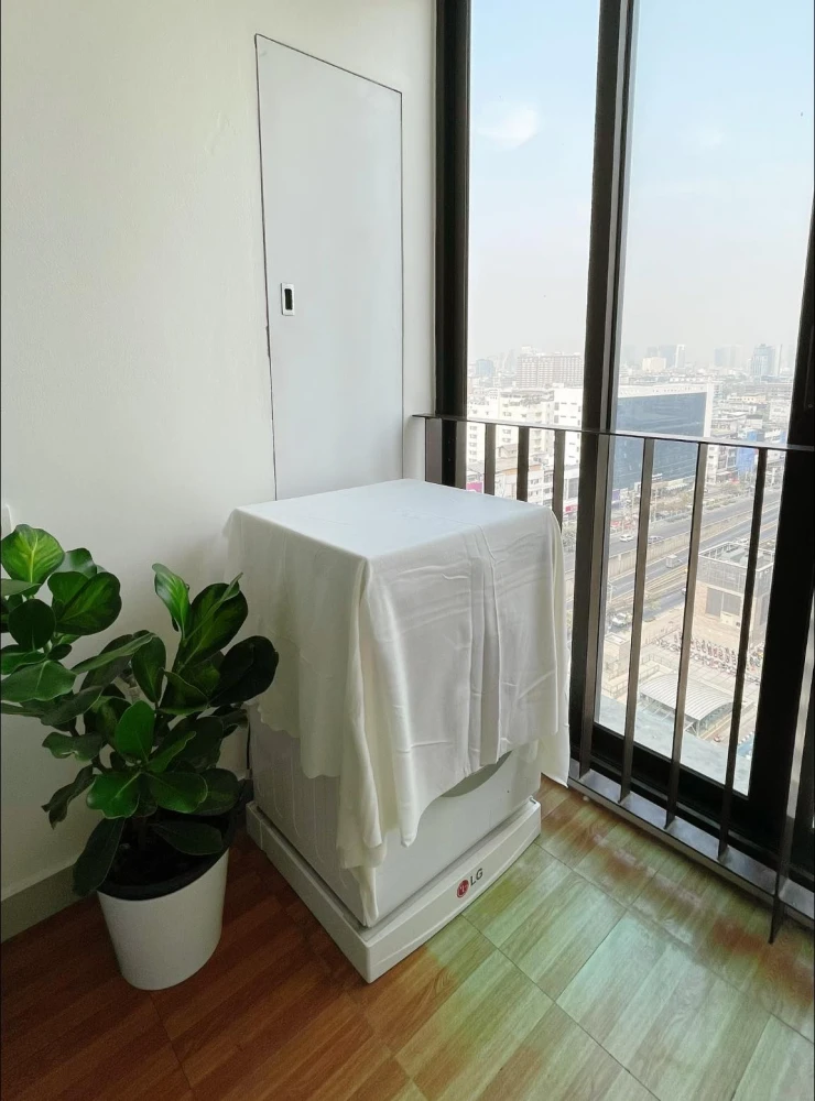 ให้เช่า Ideo Ratchada–Huai Khwang ห้องน่าอยู่   เฟอร์ครบมาก ครบแบบไม่ต้องคิด หิ้วกระเป๋าเข้าอยู่ได้เลย