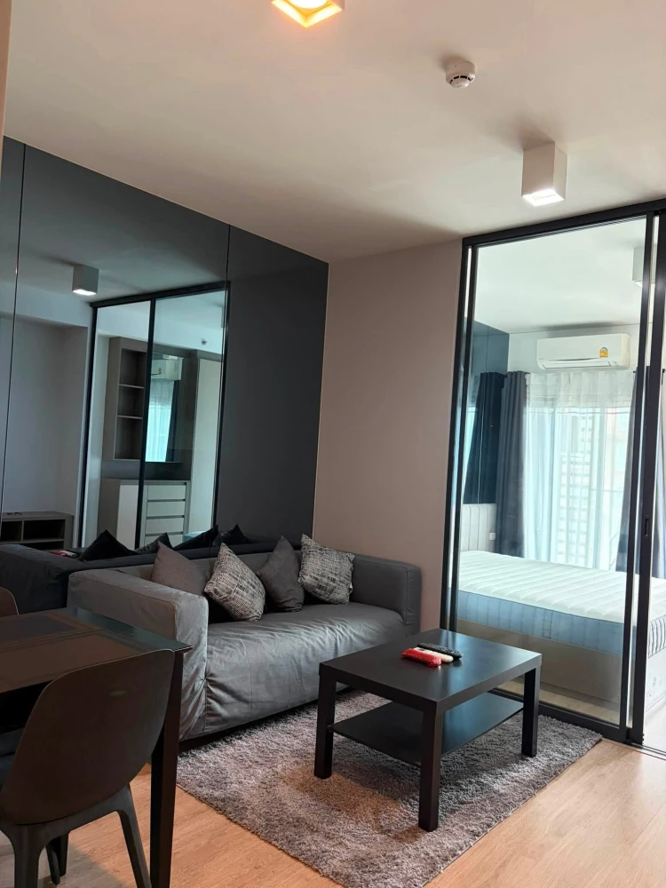ให้เช่า Ideo Sathorn-Wongwian Yai ห้องแต่งสวย บิวท์อินเฟอร์นิเจอร์อย่างดี จองเลย