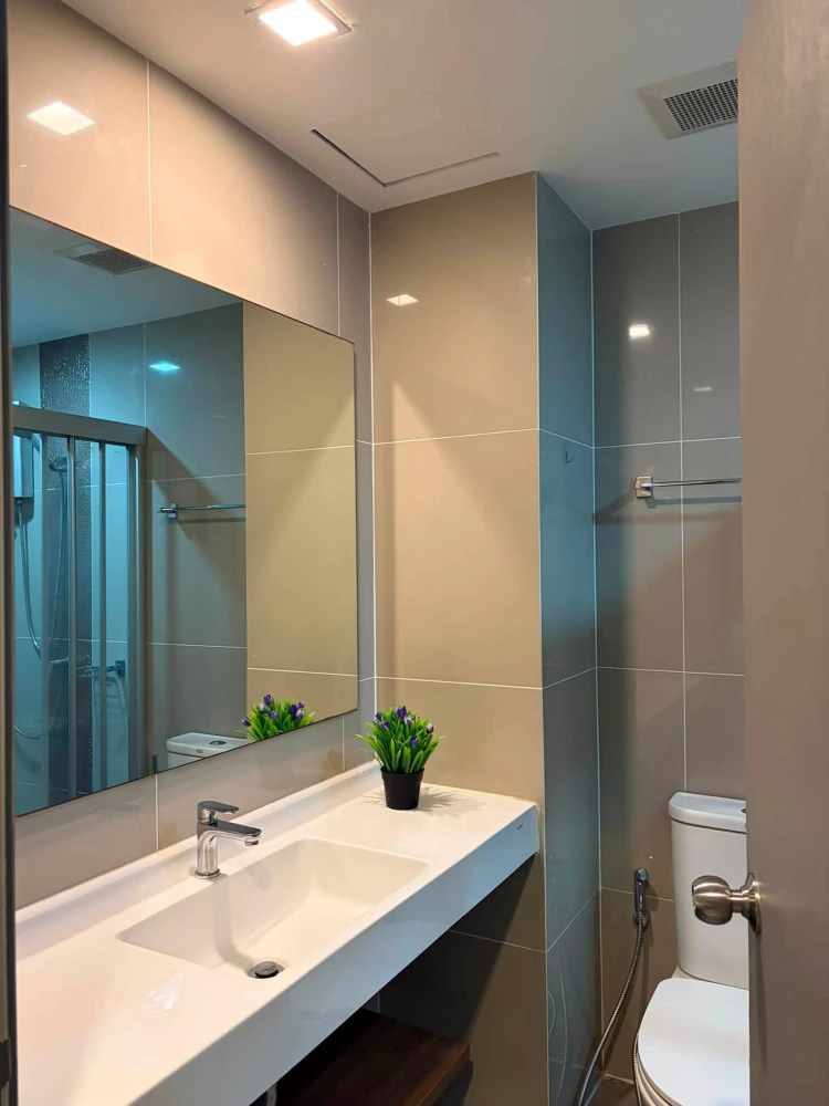 ให้เช่า Ideo Sathorn-Wongwian Yai ห้องแต่งสวย บิวท์อินเฟอร์นิเจอร์อย่างดี จองเลย