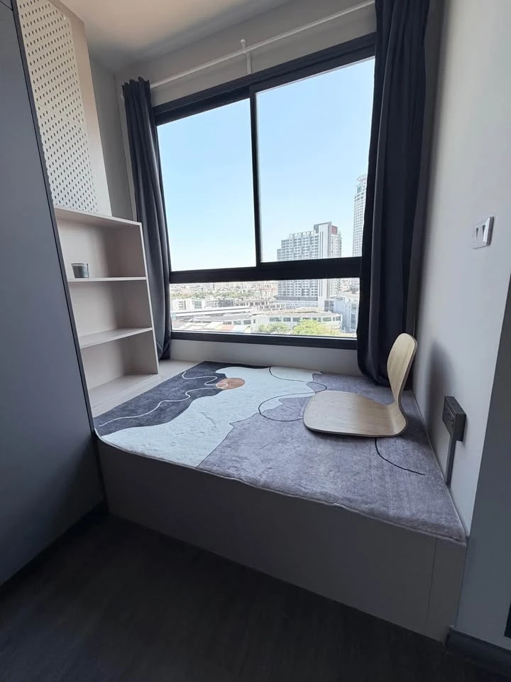 ให้เช่า Ideo Sukhumvit - Rama 4 ตั้งอยู่บนชั้น 12 พร้อมวิวที่ไม่มีสิ่งกีดขวาง  ห้องนี้ตกแต่งอย่างครบครันเพื่อไลฟ์สไตล์ระดับพรีเมียม