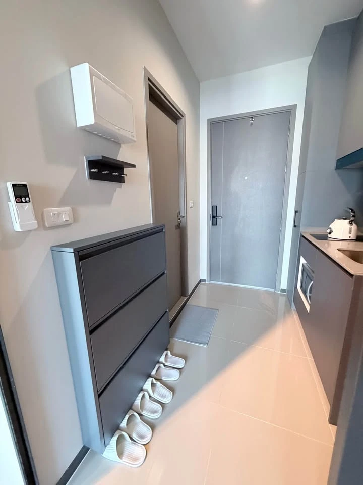 ให้เช่า Ideo Sukhumvit - Rama 4 ตั้งอยู่บนชั้น 12 พร้อมวิวที่ไม่มีสิ่งกีดขวาง  ห้องนี้ตกแต่งอย่างครบครันเพื่อไลฟ์สไตล์ระดับพรีเมียม