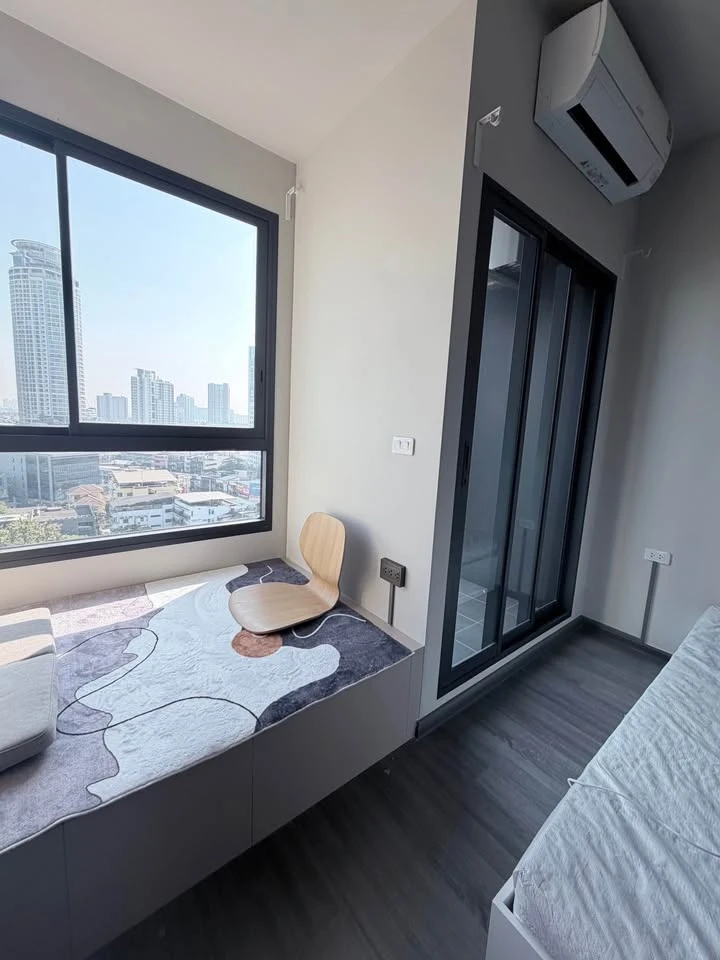 ให้เช่า Ideo Sukhumvit - Rama 4 ตั้งอยู่บนชั้น 12 พร้อมวิวที่ไม่มีสิ่งกีดขวาง  ห้องนี้ตกแต่งอย่างครบครันเพื่อไลฟ์สไตล์ระดับพรีเมียม