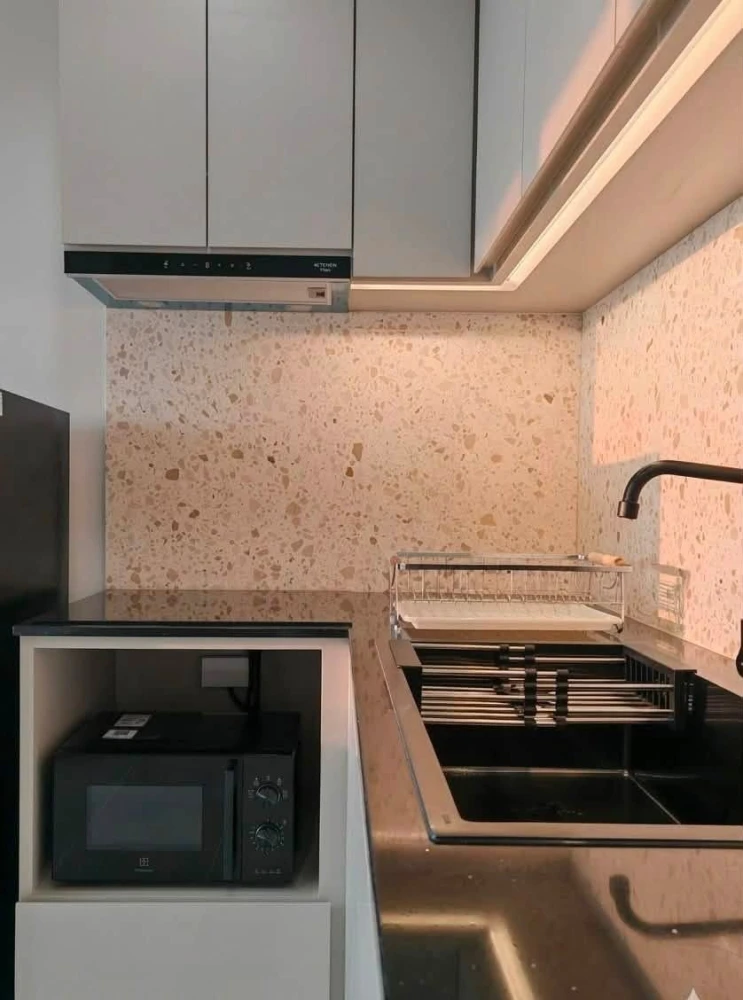 ให้เช่า Intro พหลโยธิน-ประดิพัทธ์ ห้องมุม 1 bedroom ตกแต่งครบ 100% มี bathtub พร้อมวิวเมืองเริ่ดๆ ต้องจอง