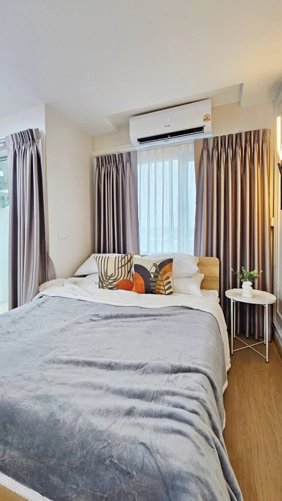 For rent: Iris Avenue Onnuch – Wongwan, 8th floor, lovely room, coordinating decor, fully furnished. Book now!