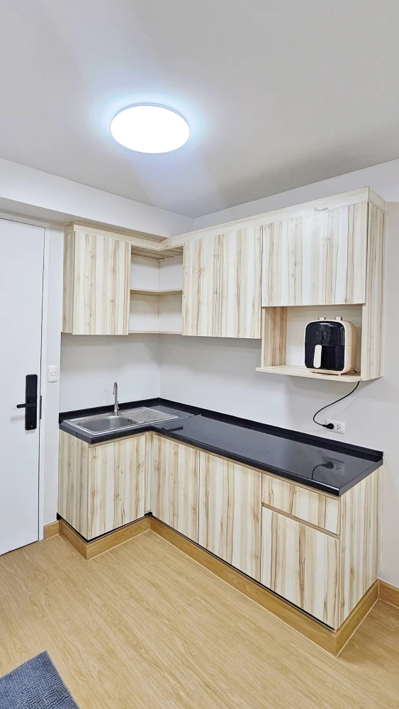 ให้เช่า Iris Avenue Onnuch – Wongwan ห้องน่าอยู่ ชั้น 8 ตกแต่งคุมโทน เฟอร์ครบครัน จองเลย