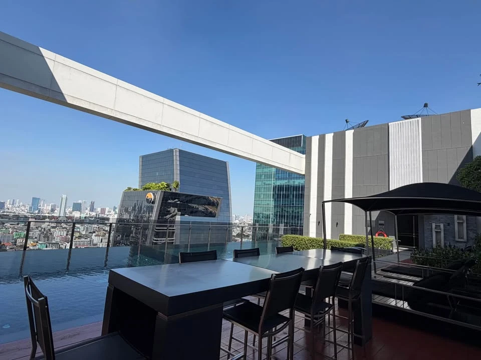 ให้เช่า Ivy Ampio Ratchada ห้องพร้อมอยู่ ชั้นสูง เฟอร์พร้อม ห้องมุม จองเลยอย่าพลาด!!!