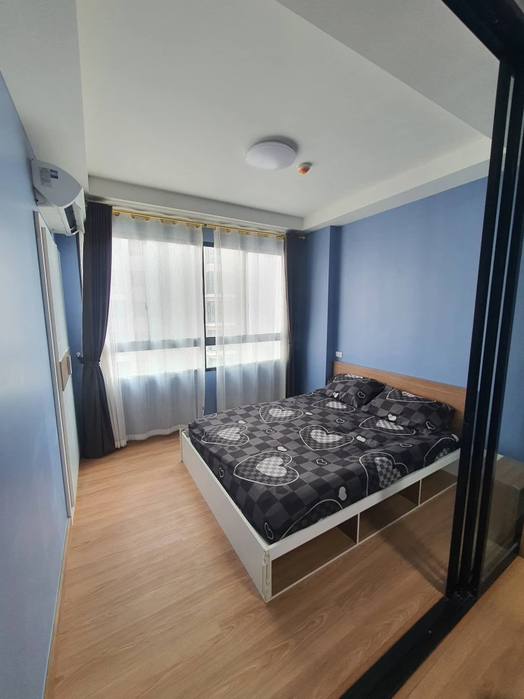 For rent: J Condo Sathorn-Kanlapaphruek, blue room for relaxation, pool view, fully furnished, ready to move in.