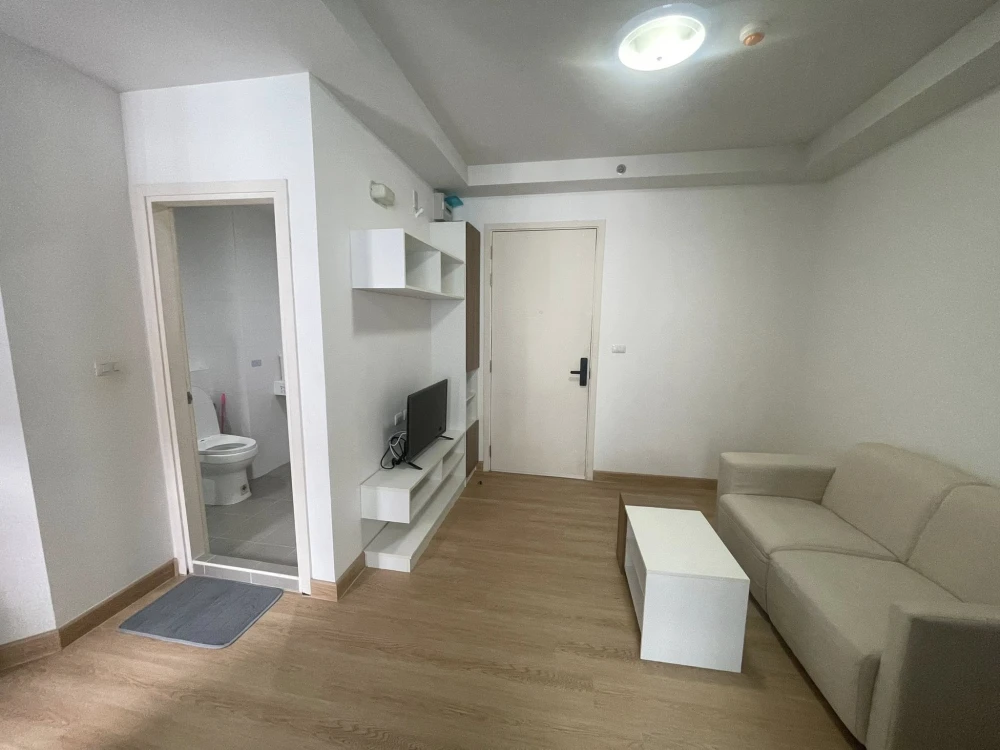 ให้เช่า J Condo Sathorn-Kallaprapruk 1 ห้องนอน 1 ห้องน้ำ มาพร้อมเฟอร์ครบครัน มองเห็นวิวสระ จองเลย