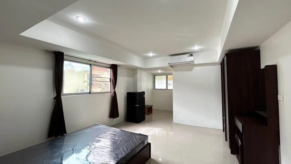 ให้เช่า J W.place ห้องอยู่ชั้นสองเป็นห้องมุม เงียบสงบเป็นส่วนตัว ราคานี้ต้องรีบแล้ว