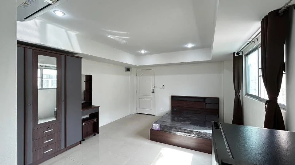 ให้เช่า J W.place ห้องอยู่ชั้นสองเป็นห้องมุม เงียบสงบเป็นส่วนตัว ราคานี้ต้องรีบแล้ว