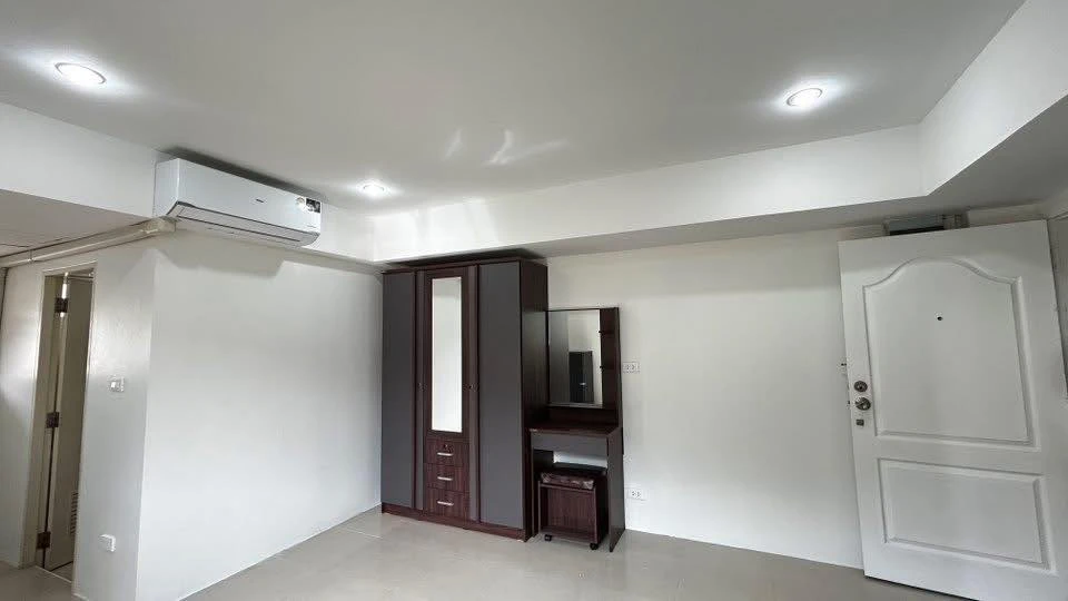 ให้เช่า J W.place ห้องอยู่ชั้นสองเป็นห้องมุม เงียบสงบเป็นส่วนตัว ราคานี้ต้องรีบแล้ว