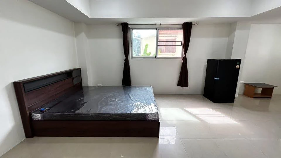 ให้เช่า J W.place ห้องอยู่ชั้นสองเป็นห้องมุม เงียบสงบเป็นส่วนตัว ราคานี้ต้องรีบแล้ว