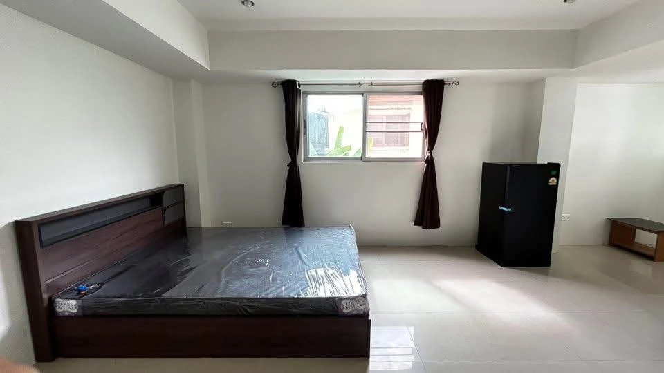 ให้เช่า J W.place ห้องอยู่ชั้นสองเป็นห้องมุม เงียบสงบเป็นส่วนตัว ราคานี้ต้องรีบแล้ว