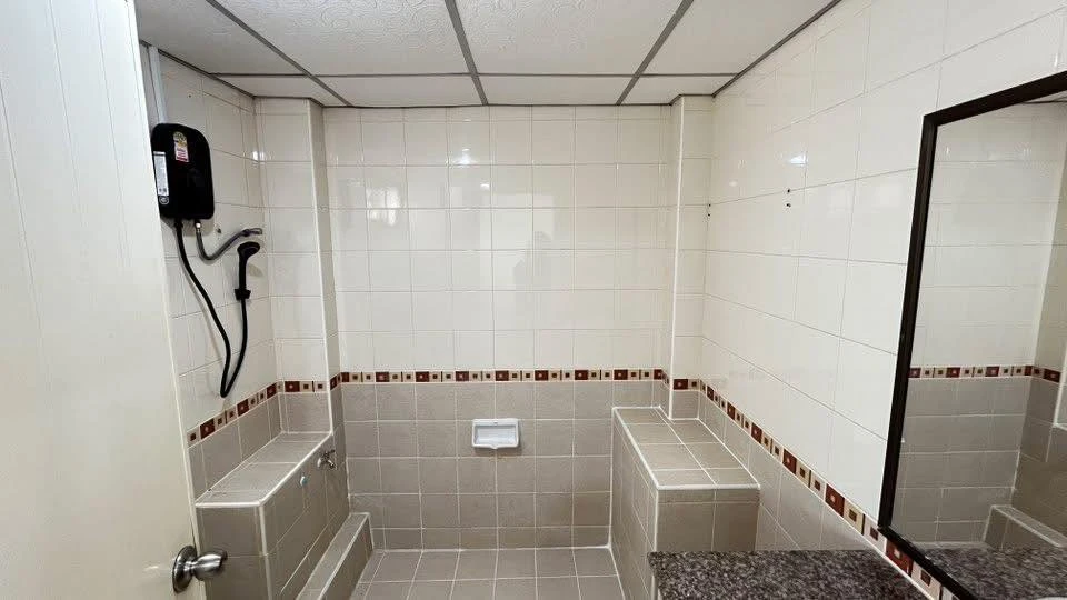 ให้เช่า J W.place ห้องอยู่ชั้นสองเป็นห้องมุม เงียบสงบเป็นส่วนตัว ราคานี้ต้องรีบแล้ว