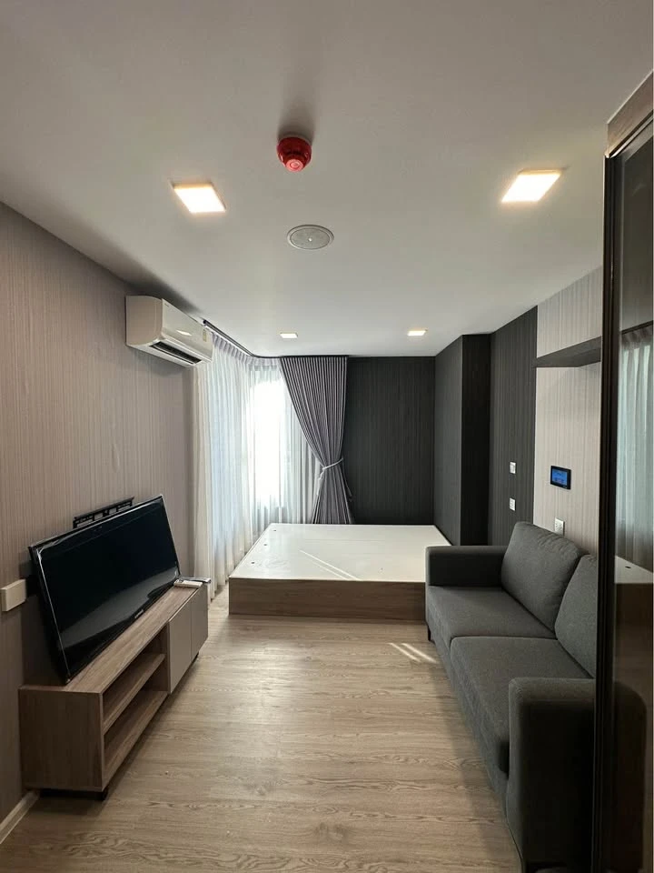 ให้เช่า Kave Colony ห้องสตูิโอ ชั้น 2 ไม่สูง ติดวอลเปเปอร์ทั้งห้อง เฟอร์เครื่องใช้ไฟฟ้าครบ ไม่ควรพลาดเด็ดขาด