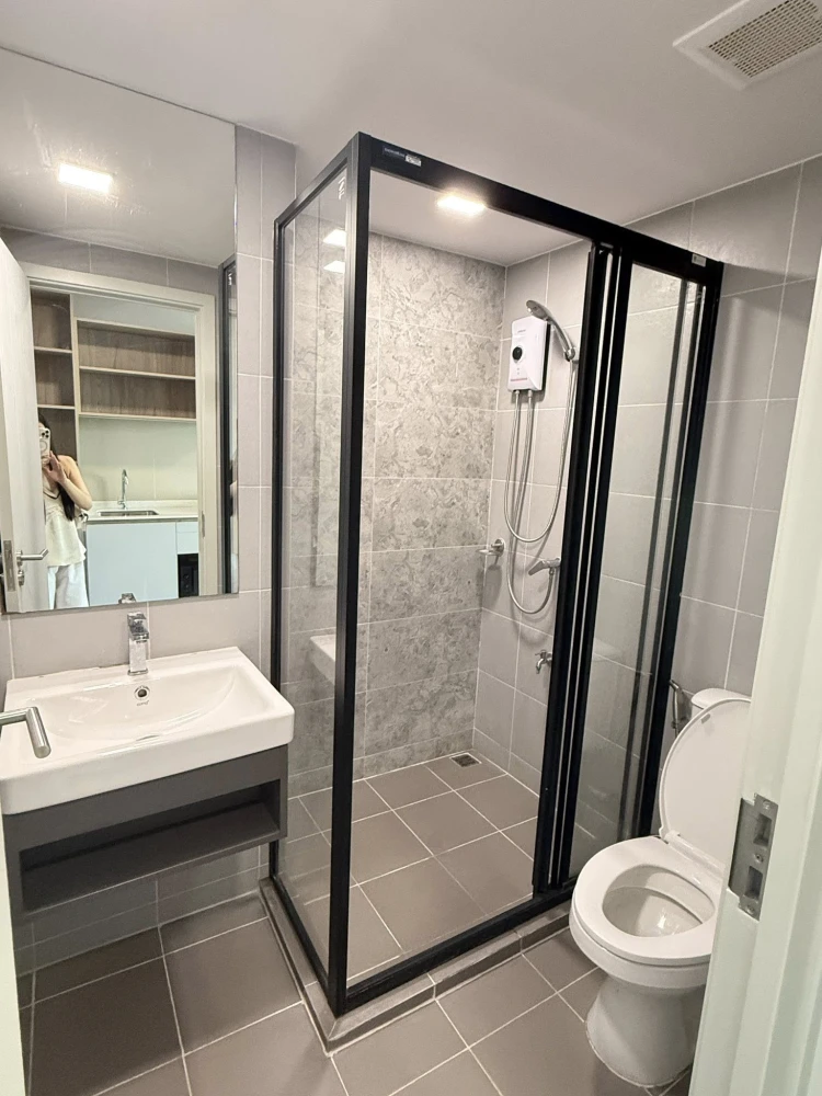 ให้เช่า Kave Town Colony ห้องน่าอยู่ ชั้น 8 มาพร้อมสิ่งอำนวยความสะดวกครบครัน หิ้วกระเป๋าเข้าอยู่ได้เลยจ้า