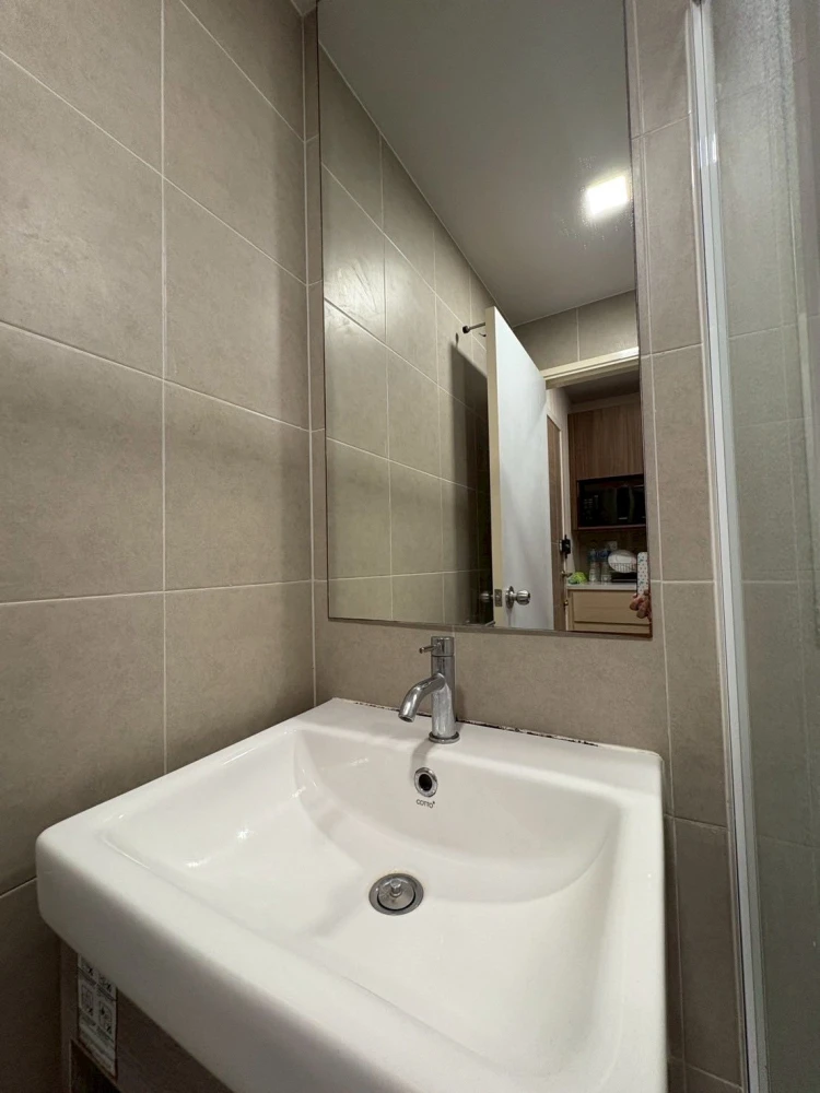 ให้เช่า Kave Town Shift 1 ห้องนอน 1 ห้องน้ำ ตกแต่งคุมโทน มาพร้อมเฟอร์นิเจอร์ครบครัน มองเห็นวิวสระ จองด่วน