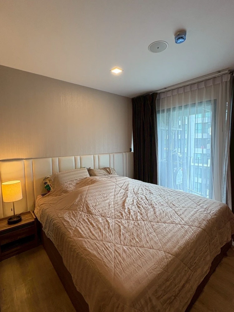 ให้เช่า Kave Town Shift 1 ห้องนอน 1 ห้องน้ำ ตกแต่งคุมโทน มาพร้อมเฟอร์นิเจอร์ครบครัน มองเห็นวิวสระ จองด่วน