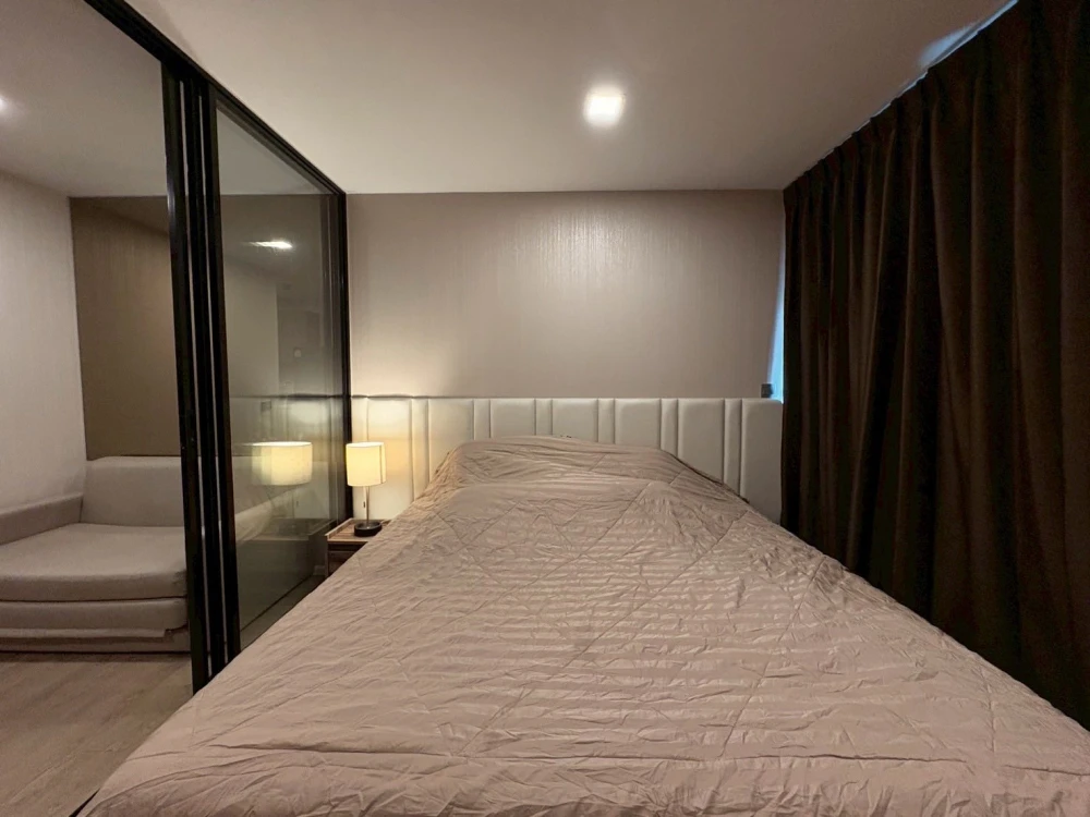 ให้เช่า Kave Town Shift 1 ห้องนอน 1 ห้องน้ำ ตกแต่งคุมโทน มาพร้อมเฟอร์นิเจอร์ครบครัน มองเห็นวิวสระ จองด่วน