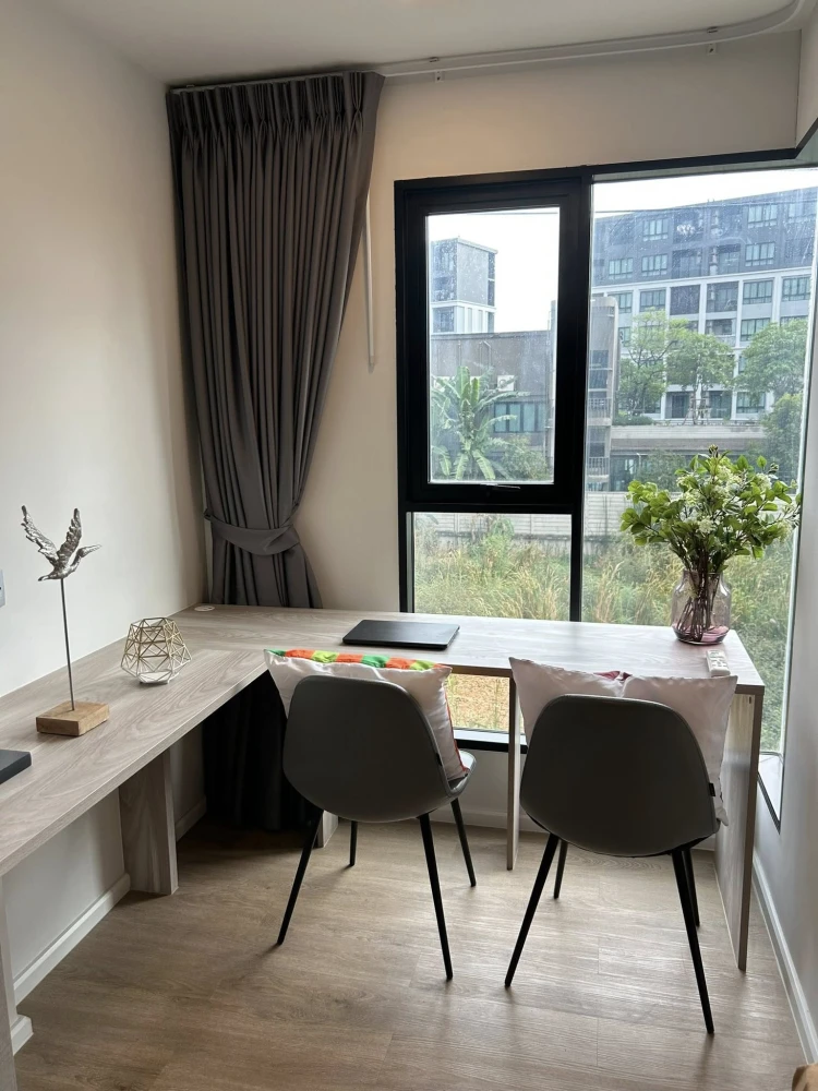 ให้เช่า Kave TU ห้องน่าอยู่ ชั้น 3 มาพร้อมเฟอร์นิเจอร์และเครื่องใช้ไฟฟ้าครบครัน หิ้วกระเป๋าเข้าอยู่ได้เลยจ้า