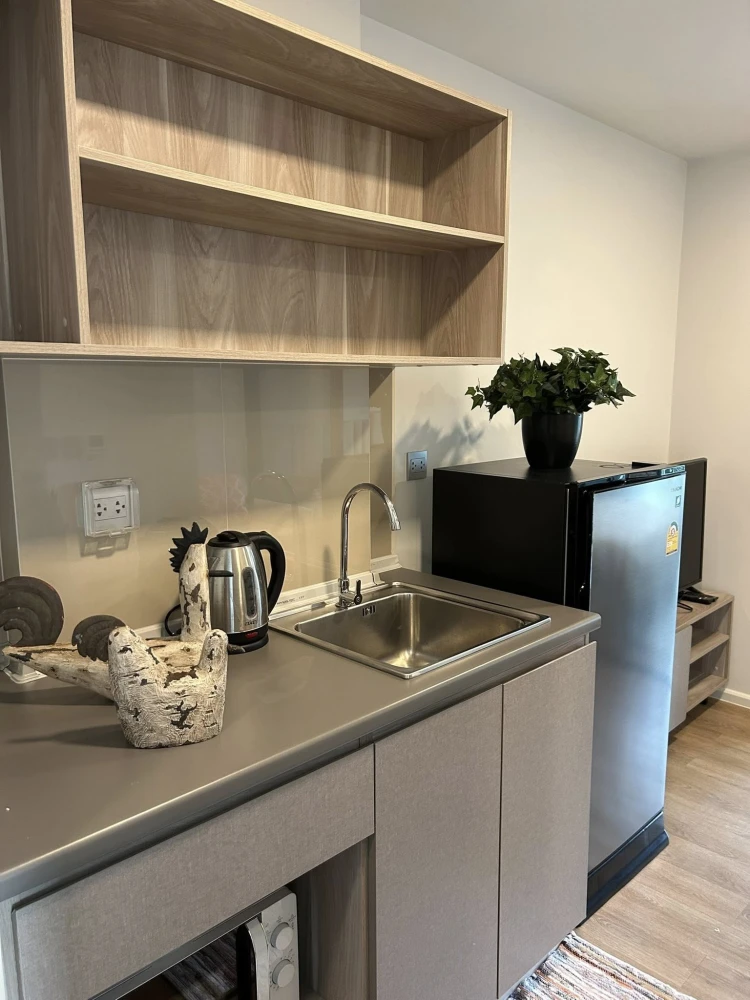 ให้เช่า Kave TU ห้องน่าอยู่ ชั้น 3 มาพร้อมเฟอร์นิเจอร์และเครื่องใช้ไฟฟ้าครบครัน หิ้วกระเป๋าเข้าอยู่ได้เลยจ้า