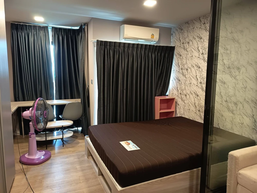 ให้เช่า Kave TU ห้องน่าอยู่ ชั้น 5 ติดวอลเปเปอร์อย่างดี เฟอร์นิเจอร์ครบครัน หิ้วกระเป๋าเข้าอยู่ได้เลยจ้า