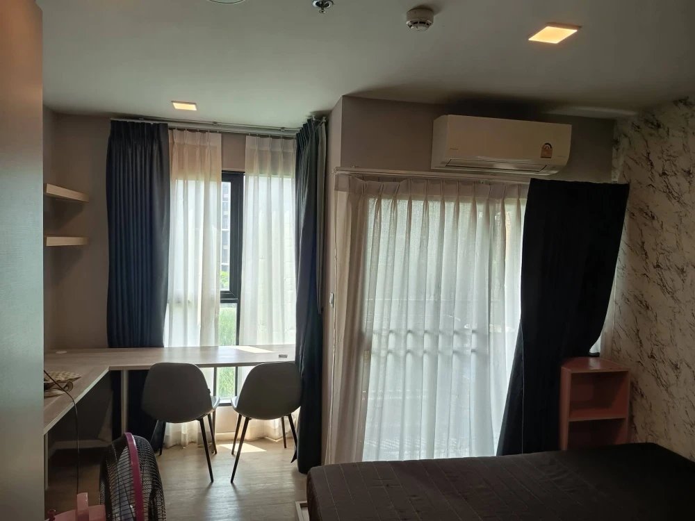 ให้เช่า Kave TU ห้องน่าอยู่ ชั้น 5 ติดวอลเปเปอร์อย่างดี เฟอร์นิเจอร์ครบครัน หิ้วกระเป๋าเข้าอยู่ได้เลยจ้า