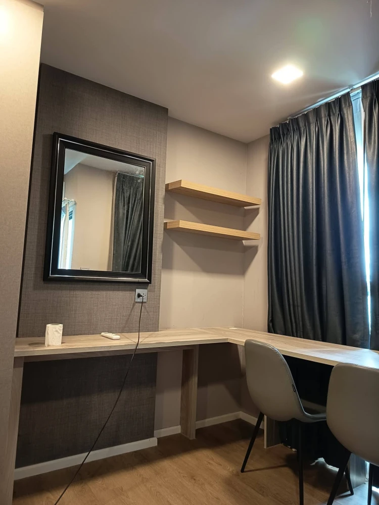 ให้เช่า Kave TU ห้องน่าอยู่ ชั้น 5 ติดวอลเปเปอร์อย่างดี เฟอร์นิเจอร์ครบครัน หิ้วกระเป๋าเข้าอยู่ได้เลยจ้า