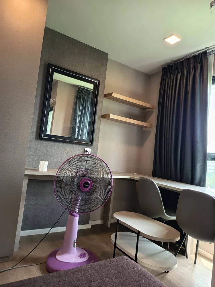 ให้เช่า Kave TU ห้องน่าอยู่ ชั้น 5 ติดวอลเปเปอร์อย่างดี เฟอร์นิเจอร์ครบครัน หิ้วกระเป๋าเข้าอยู่ได้เลยจ้า