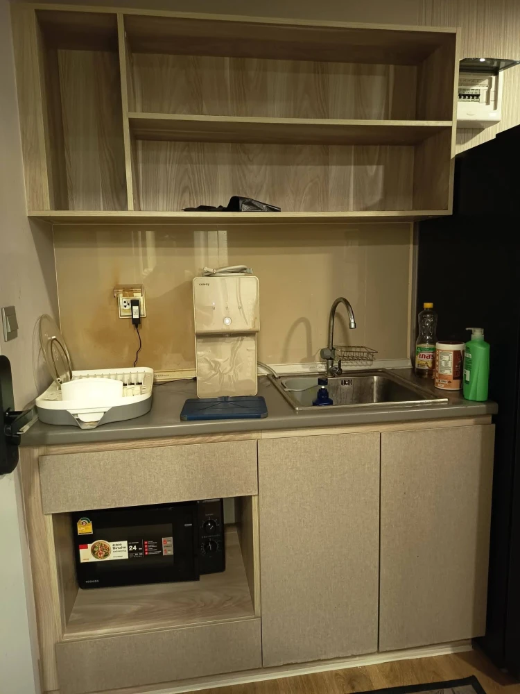 ให้เช่า Kave TU ห้องน่าอยู่ ชั้น 5 ติดวอลเปเปอร์อย่างดี เฟอร์นิเจอร์ครบครัน หิ้วกระเป๋าเข้าอยู่ได้เลยจ้า