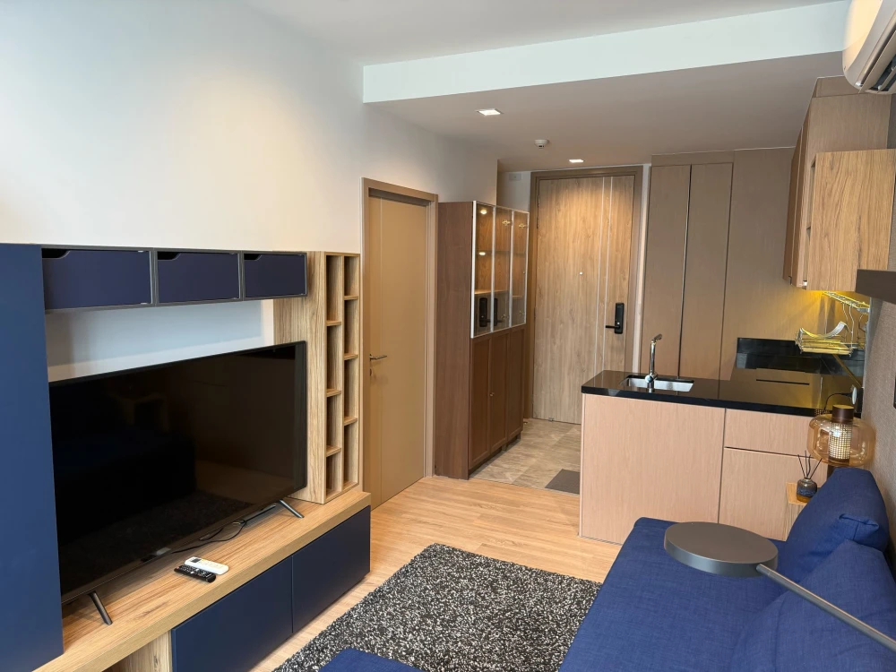 ให้เช่า Kawa Haus ห้องมุมเป็นส่วนตัว ความสูงของชั้นกำลังดี เฟอร์นิเจอร์และเครื่องใช้ไฟฟ้าครบ มีที่เก็บของเยอะ แบบนี้ต้องจอง