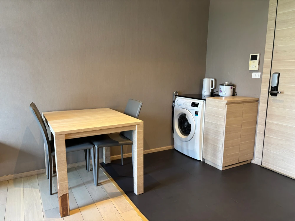 ให้เช่า Klass Condo Silom ชั้น 8 ห้องน่าอยู่ แต่งครบ จองเลย ห้ามพลาด