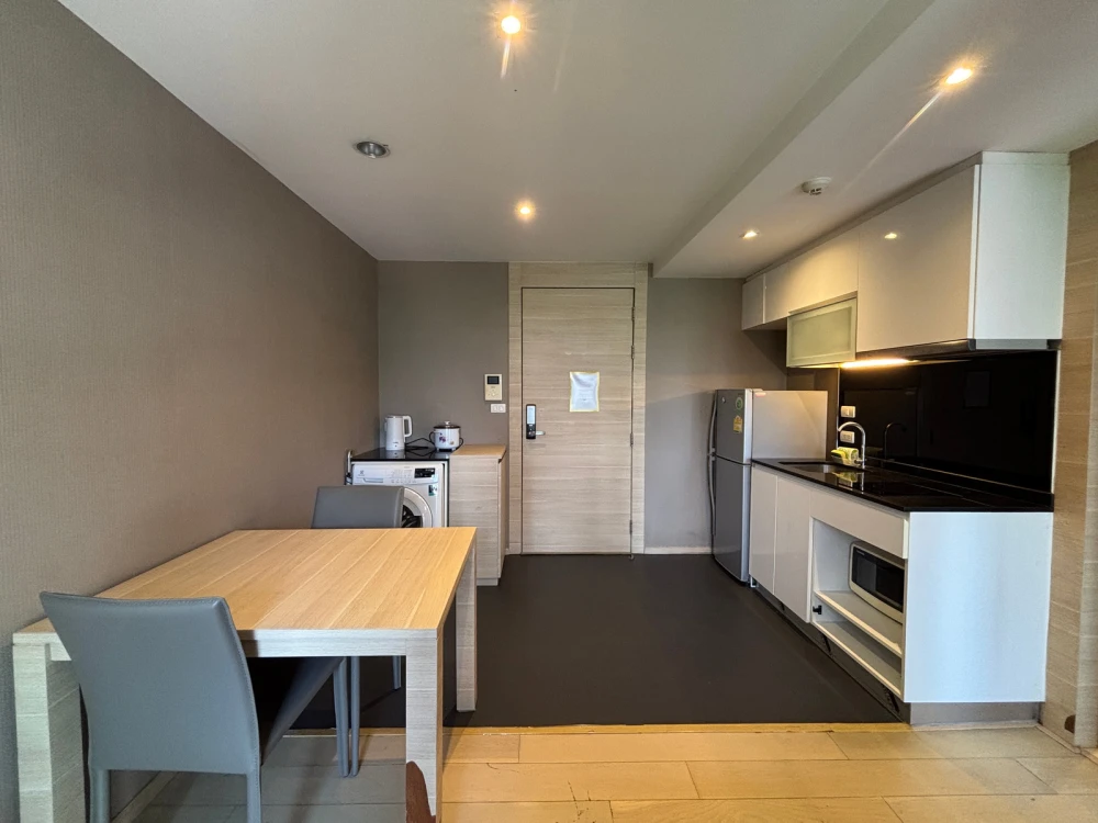 ให้เช่า Klass Condo Silom ชั้น 8 ห้องน่าอยู่ แต่งครบ จองเลย ห้ามพลาด