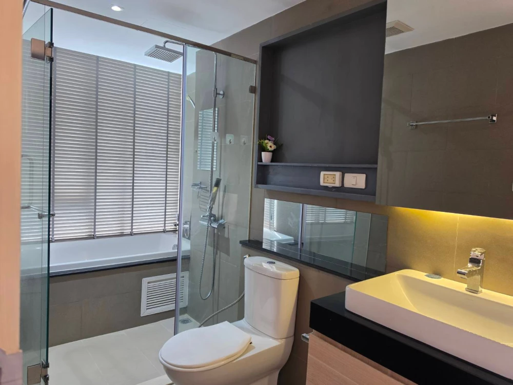 ให้เช่า Klass Condo Silom 2 ห้องนอน มาพร้อมการตกแต่งที่ครบครัน สนใจจองเลย