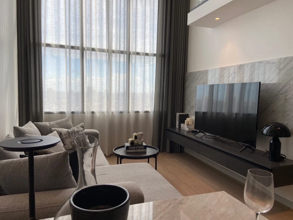 ให้เช่า Knightsbridge Prime Sathorn ห้องอยู่ชั้นสูงมาก ตกแต่งห้องแบบ Modern Contemporary แบบนี้ต้องจอง