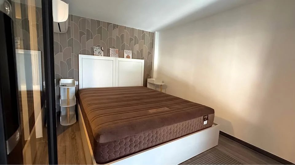 ให้เช่า KnightsBridge Space Rachayothin ห้องน่าอยู่ เพดานสูงโปร่งโล่ง มาพร้อมเฟอร์นิเจอร์ครบครัน จองเลย