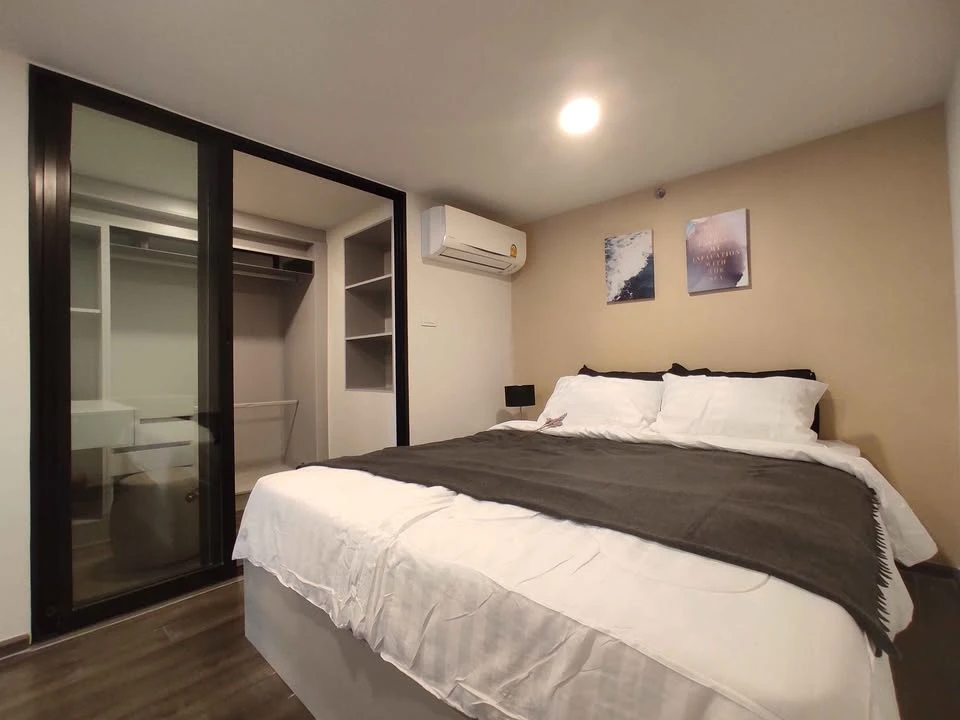 ให้เช่า KnightsBridge Space Rama 9 ห้องน่าอยู่ เพดานสูงโปร่งโล่ง เฟอร์ครบครัน เห็นวิวสวย จองเลย