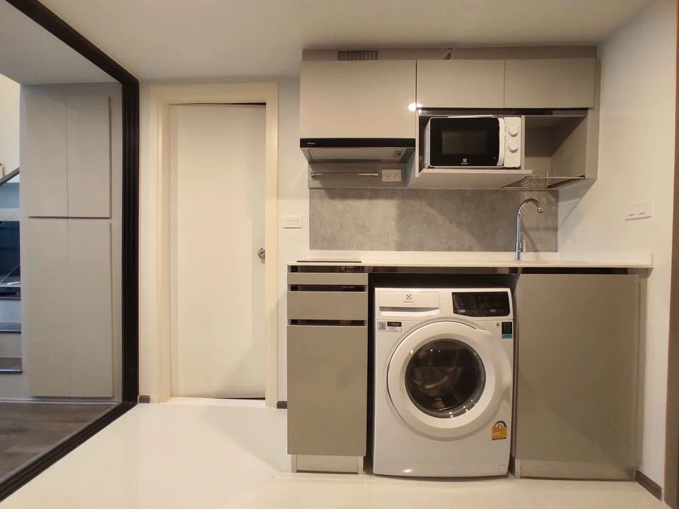 ให้เช่า KnightsBridge Space Rama 9 ห้องน่าอยู่ เพดานสูงโปร่งโล่ง เฟอร์ครบครัน เห็นวิวสวย จองเลย