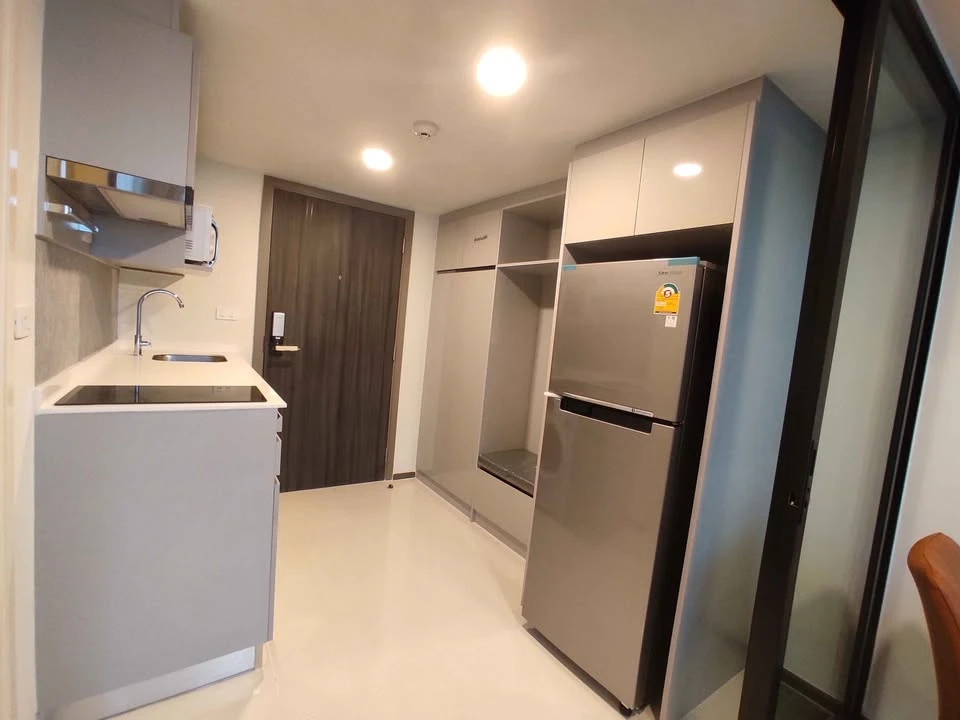 ให้เช่า KnightsBridge Space Rama 9 ห้องน่าอยู่ เพดานสูงโปร่งโล่ง เฟอร์ครบครัน เห็นวิวสวย จองเลย
