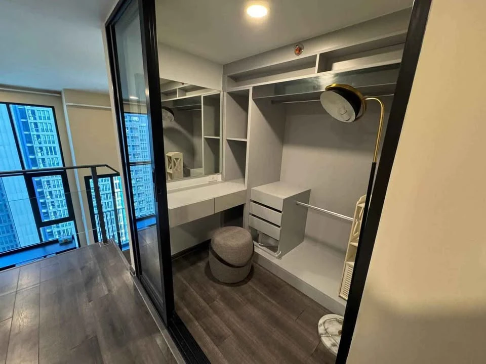 ให้เช่า Knightsbridge Space Rama 9 ห้อง Duplex ตกแต่งสไตล์โมเดิร์น เฟอร์ครบ มาแต่ตัวเข้าอยู่ได้เลย