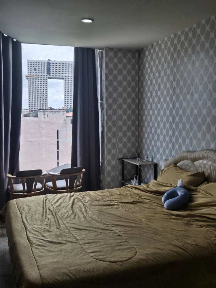 ให้เช่า La Maison Phaholyothin 24 1 ห้องนอน 1 ห้องน้ำ ตกแต่งคุมโทน ติดวอลเปเปอร์อย่างดี จองเลย
