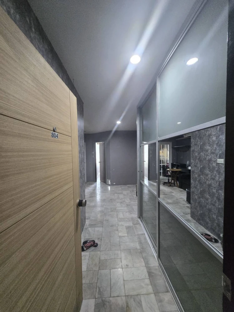 ให้เช่า La Maison Phaholyothin 24 1 ห้องนอน 1 ห้องน้ำ ตกแต่งคุมโทน ติดวอลเปเปอร์อย่างดี จองเลย