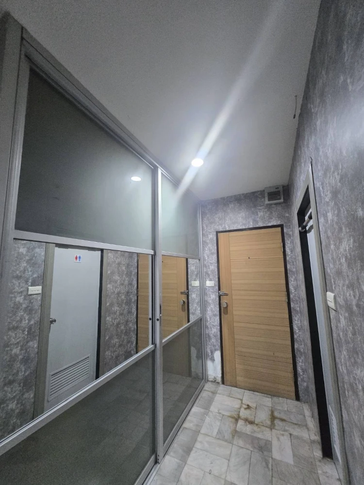 ให้เช่า La Maison Phaholyothin 24 1 ห้องนอน 1 ห้องน้ำ ตกแต่งคุมโทน ติดวอลเปเปอร์อย่างดี จองเลย