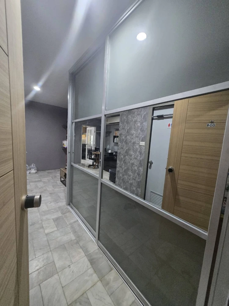 ให้เช่า La Maison Phaholyothin 24 1 ห้องนอน 1 ห้องน้ำ ตกแต่งคุมโทน ติดวอลเปเปอร์อย่างดี จองเลย