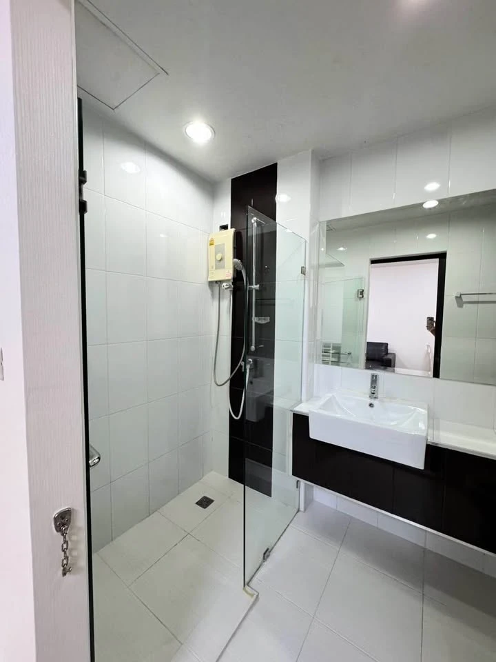 ให้เช่า Ladda Condoview ห้องชั้น 12 มาพร้อมเฟอร์นิเจอร์ครบครัน ดีแบบนี้ห้ามพลาด