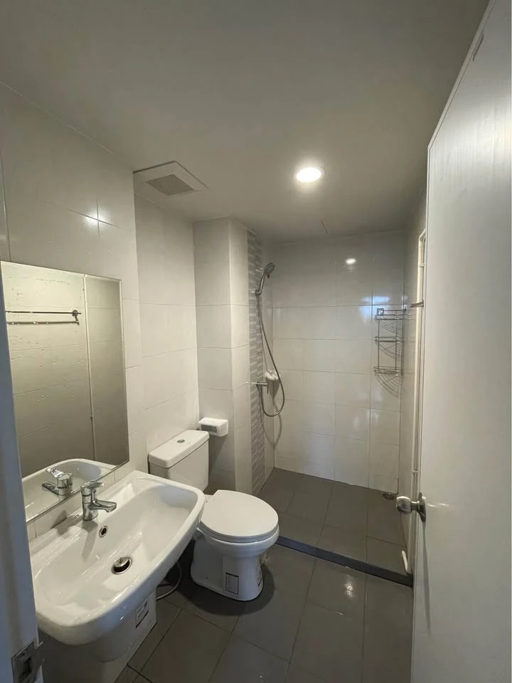 ให้เช่า Larissa Condo Praksa 5 1 ห้องนอน 1 ห้องน้ำ มาพร้อมเฟอร์นิเจอร์ครบครัน หิ้วกระเป๋าเข้าอยู่ได้เลยจ้า