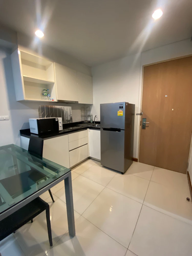 ให้เช่า Le Cote Thonglor 8 ชั้น 3 มาพร้อมเฟอร์และเครื่องใช้ไฟฟ้าที่ครบครัน สนใจจองเลย